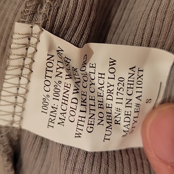 Like New Long Gray Ribbed Tank with Lace - Picture 5 of 5